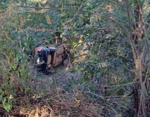 Mulher Fica Ferida Ap S Carro Capotar E Cair De Uma Altura De Metros