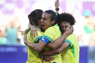 Com golaço, Brasil vence Nigéria e estreia com pé direito em Paris 2024