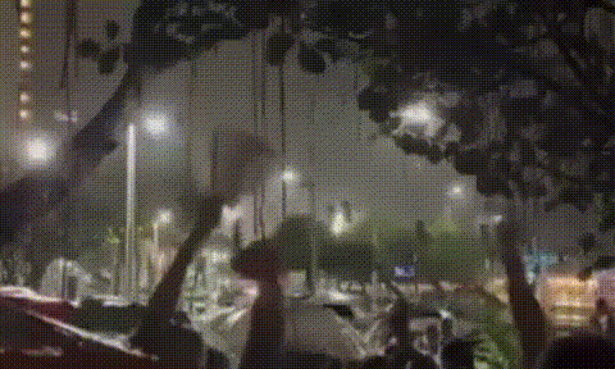 Fãs aguardam chegada de Lady Gaga sob forte chuva  -  (crédito: Reprodução X / @martinmozotegui )
