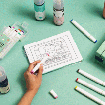 O Boticário transforma body splashes em arte e lança livro de colorir - Imagem: Divulgação/O Boticário