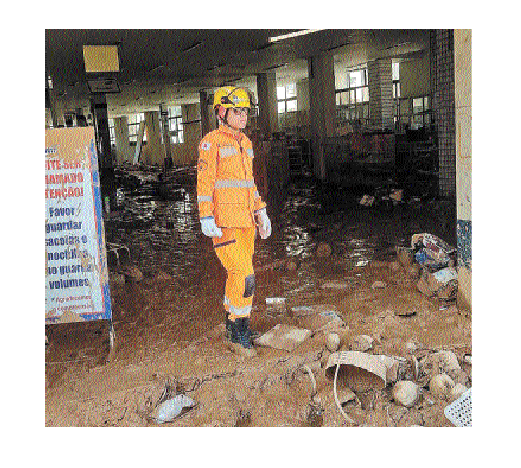 a soldado sabrina durante as buscas em ub&aacute; "para encontrar o amor da vida de algu&eacute;m"