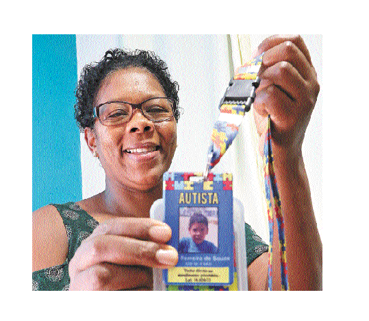 Marta Souza, de 49 anos, diz que 'o chão sumiu' quando recebeu o diagnóstico do filho Davi, de 7 -  (crédito: Marcos Vieira /EM/DA. Press)