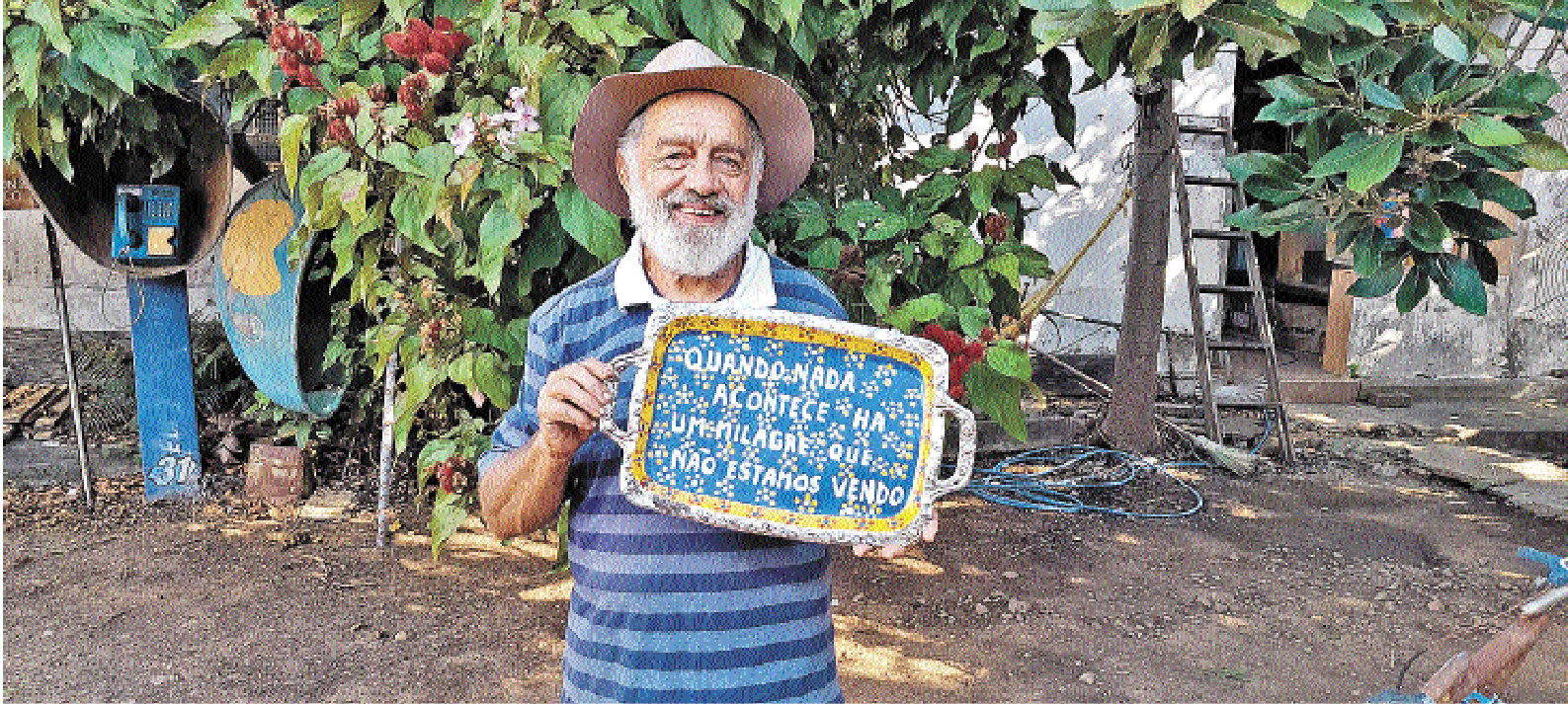 José Osvaldo dos Santos, conhecido como Brasinha desde criança, não esconde  o orgulho com as peças que estão sob a sua organização e cuidados -  (crédito: GUSTAVO WERNECK/EM/D.A PRESS)