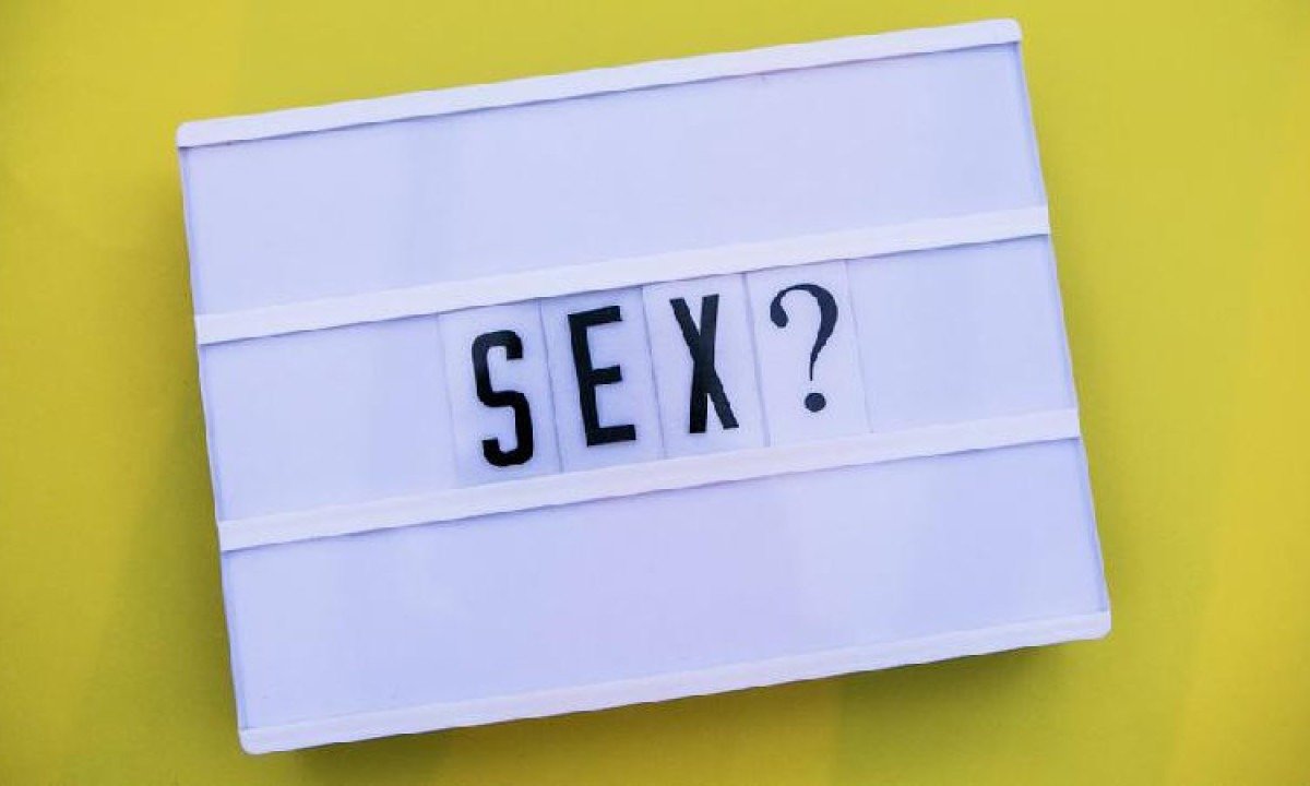 Abajour ilustrado com a pergunta 'Sex?' -  (crédito: Getty Images)