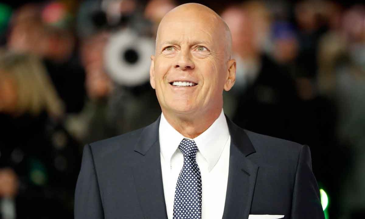 Ator  Bruce Willis sorri
 -  (crédito: Tolga Akmen/AFP)