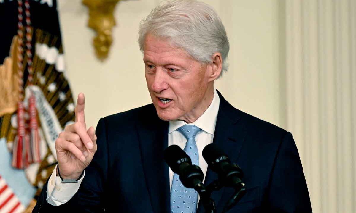 Bill Clinton, ex-presidente dos Estados Unidos tem citado o personagem ao falar que pa&iacute;ses do mundo est&atilde;o enviando criminosos e pacientes de institui&ccedil;&otilde;es psiqui&aacute;tricas aos EUA, que atravessariam a fronteira ilegalmente
 -  (crédito: Lionel BONAVENTURE /AfF)