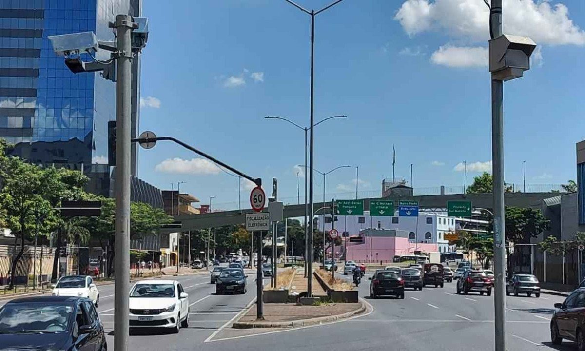 Saiba o valor da multa e perda de pontos na carteira dos novos radares -  (crédito: Jair Amaral/EM/D.A Press)