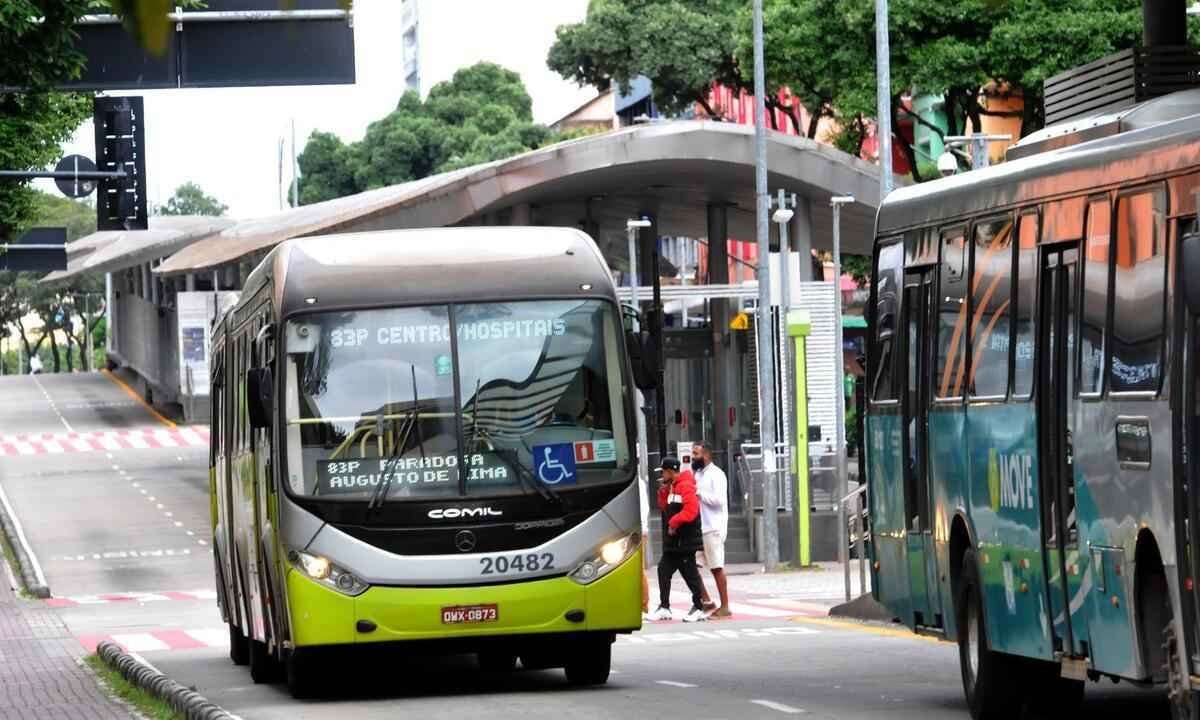 Tr&acirc;nsito ruim e transporte p&uacute;blico de baixa qualidade: problemas apontados na pesquisa -  (crédito:  Gladyston Rodrigues/EM/DA. Press)