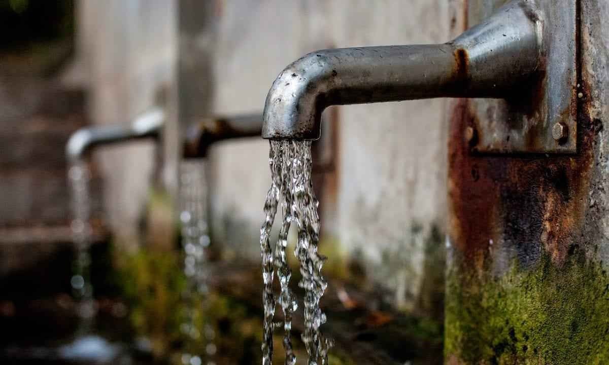 Torneira aberta saindo água -  (crédito: Reprodução/Pixabay)