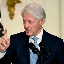 Bill Clinton ironiza idade de Trump e diz que 'escolha por Kamala é clara' - Lionel BONAVENTURE /AfF