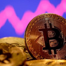 Bitcoin alcança novo recorde e ultrapassa os US$ 72 mil - Reuters