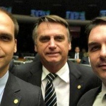 Bolsonaro vai indicar ministros de eventual governo Flávio, diz Eduardo - REDES SOCIAIS/REPRODUÇÃO