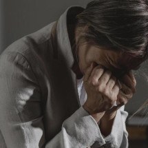 Bruxismo é recorrente entre pessoas que sofrem de estresse pós-traumático - Freepik 