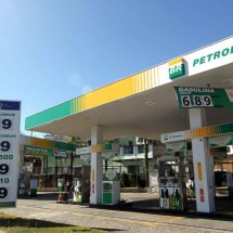 Gasolina passa de R$ 6 por litro pela primeira vez em dez meses - Jair Amaral/EM/D.A Press