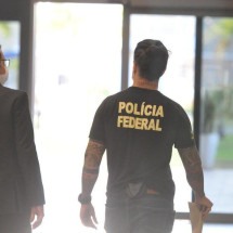 Três procurados pela Interpol são deportados e presos em Confins - Alexandre Guzanshe/EM/D.A Press