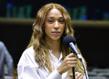 Pastor Eurico tamb&eacute;m afirmou que "uma pessoa que nunca teve &uacute;tero e nunca vai ter, mesmo estando a&iacute; com outras mudan&ccedil;as na quest&atilde;o anat&ocirc;mica, disse que ningu&eacute;m poderia falar" sobre o aborto, se referindo &agrave; deputada federal Erika Hilton. -  (crédito: Zeca Ribeiro/C&acirc;mara dos Deputados)