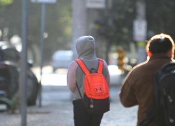 Pessoas com roupas de frio  -  (crédito: Edesio Ferreira/EM/D.A Press)