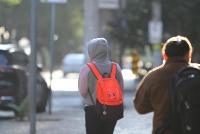 Pessoas com roupas de frio  -  (crédito: Edesio Ferreira/EM/D.A Press)