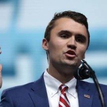 Morte de aliado de Trump nos EUA repercute entre políticos brasileiros