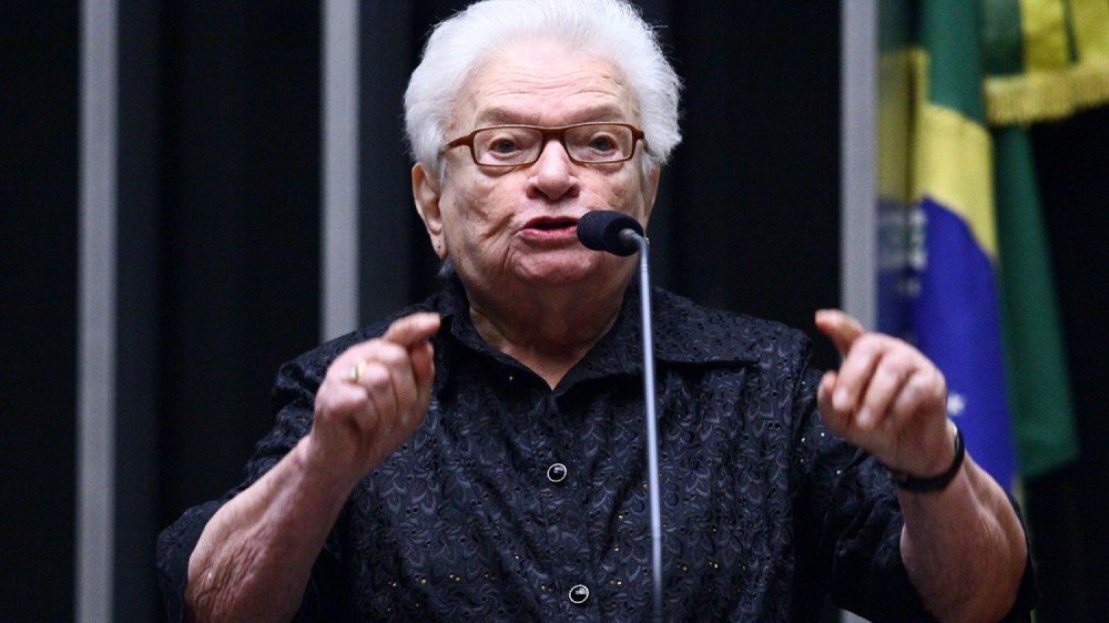Aos 91 anos, Luiza Erundina participa de ato pró-Lula na Paulista