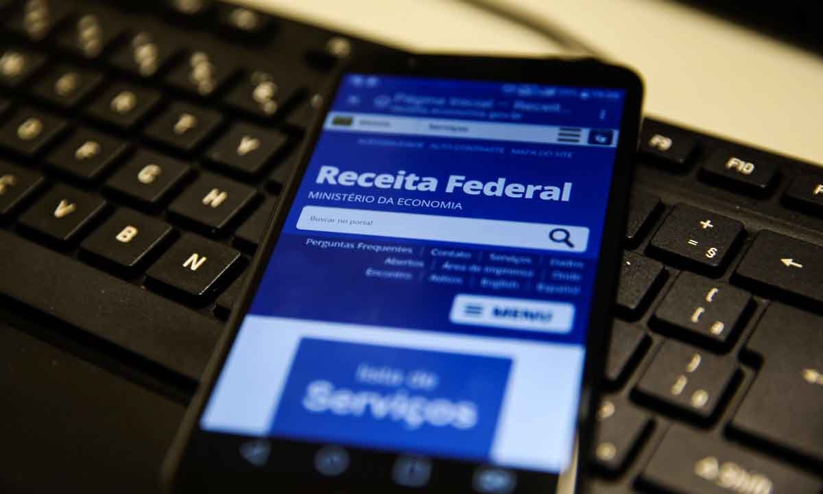 A Receita Federal recebeu 36,5 milhões de declaraçãoes do IRPF até a tarde de ontem. Total deve chegar a 39,5 milhões hoje -  (crédito: Marcello Casal Jr/Agência Brasil  - 5/3/23)