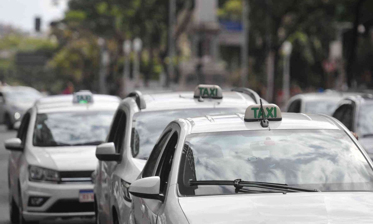 Taxi na Avenida Afonso Pena, no Centro de BH -  (crédito: Gladyston Rodrigues/EM/D.A Press)