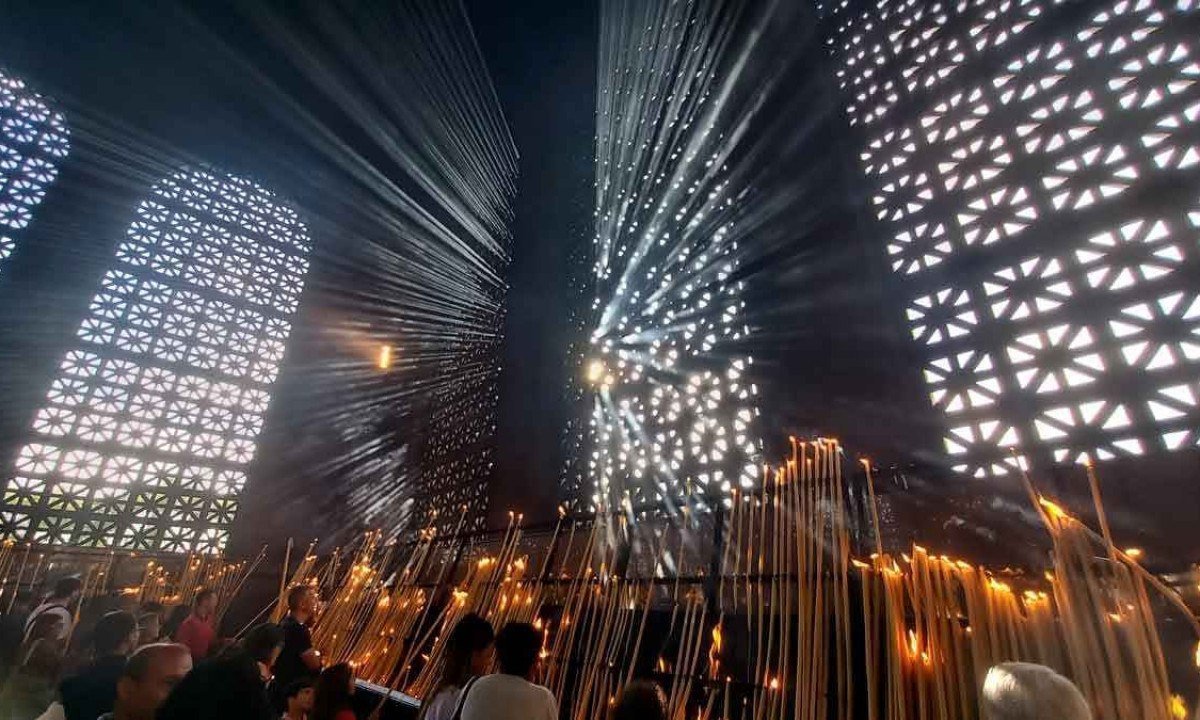 Um dos lugares sagrados no santu&aacute;rio de Aparecida &eacute; a sala das velas. Local de agradecimentos dos peregrinos por gra&ccedil;as alcan&ccedil;adas