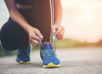 Buscar orientação de um médico especialista pode ser valioso para tomar a decisão certa ao selecionar o tênis para correr -  (crédito: Freepik)