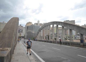 Viaduto de Santa Tereza, em BH, com seus arcos -  (crédito: Alexandre Guzanshe/EM/D.A Press)