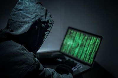 Hacker usando computador -  (crédito: Getty Images)
