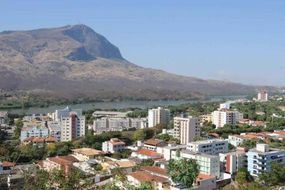 vista panorâmica da cidade de Governador Valadares, podem ser vistos o Pico da Ibituruna e o rio Doce cortando a cidade -  (crédito: Jorge Gontijo/EM/D.A Press)