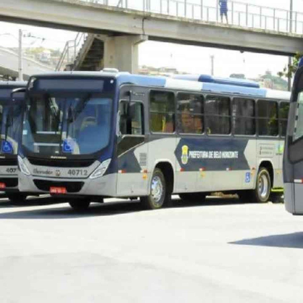 Jovem é morto a tiros dentro de ônibus na Avenida Amazonas, em BH