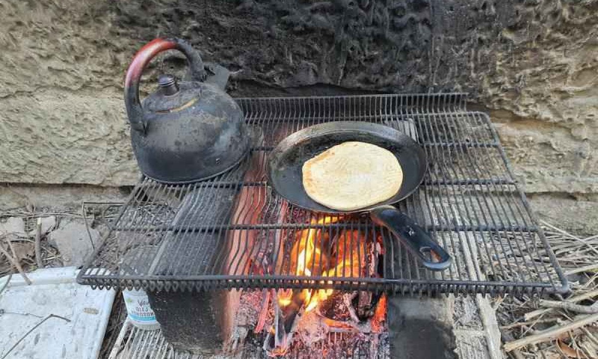P&atilde;o e caf&eacute;  no fog&atilde;o a lenha  -  (crédito: Arquivo pessoal)