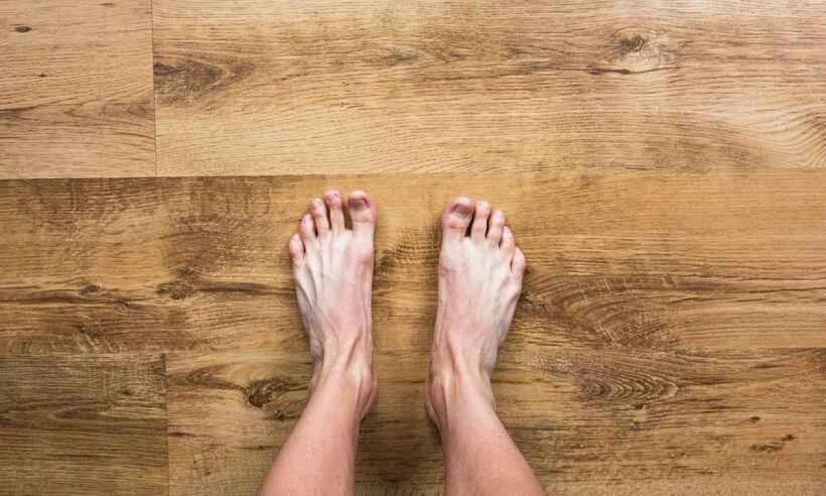 pés descalços de um homem -  (crédito: StockSnap/Pixabay )