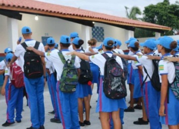 Alunos de escola cívico militar;imagem meramente ilustrativa -  (crédito: Prefeitura de Caravelas/Reprodução)