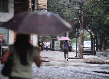 Chuva  -  (crédito: Alexandre Guzanshe/D.A Press/E.M )