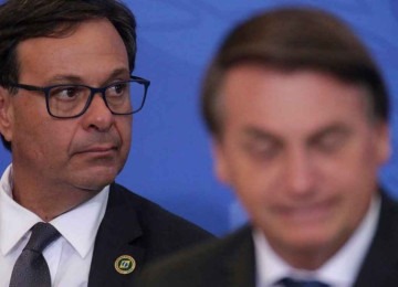 Ministro do Turismo Gilson Machado, ao lado do Presidente Jair Bolsonaro -  (crédito: AGÊNCIA BRASIL/REPRODUÇÃO)