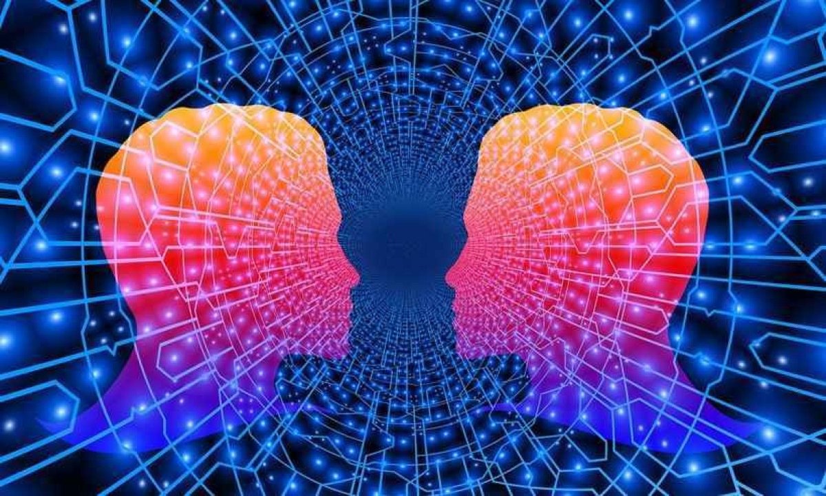 Ilustração de dois rostos com um fundo simulando conexões tecnológicas -  (crédito: Gerd Altmann/Pixabay )