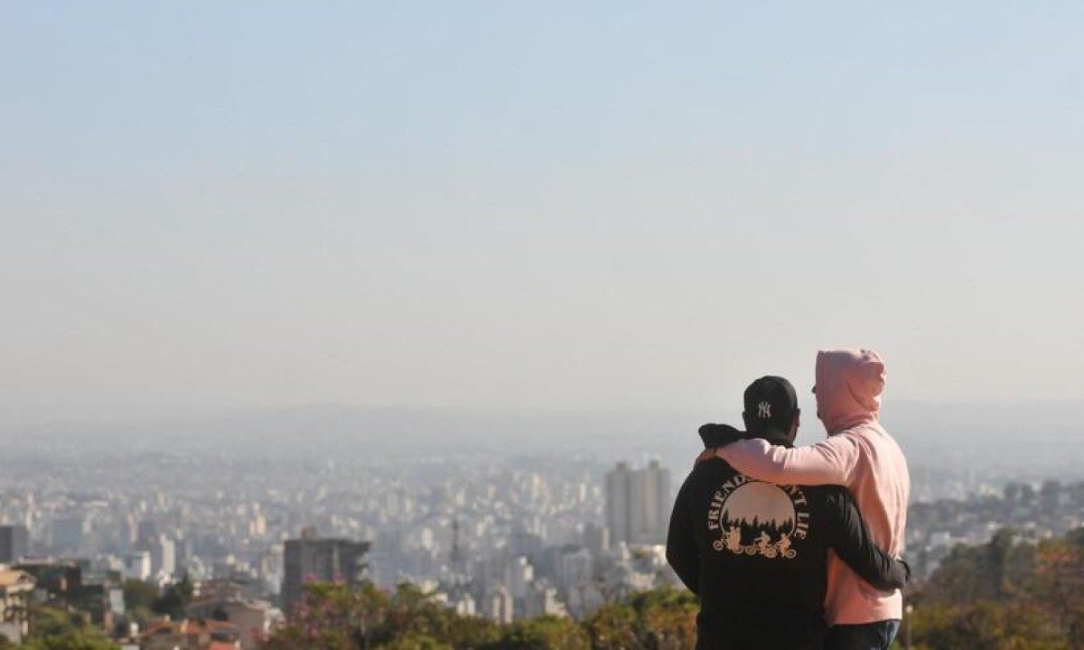 vista da Praça do Papa, BH, em dia frio -  (crédito:  Gladyston Rodrigues/EM/DA)