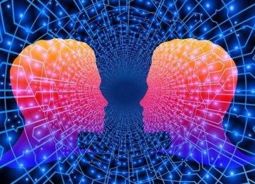 Ilustração de dois rostos com um fundo simulando conexões tecnológicas -  (crédito: Gerd Altmann/Pixabay )