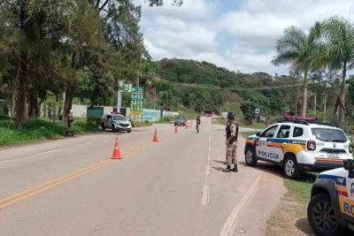 Blitz em estrada de Minas Gerais -  (crédito: PMRV/Divulgação)