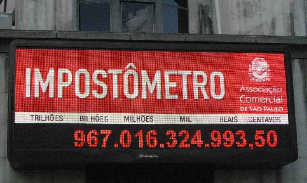 Em 17 de abril, Impost&ocirc;metro na Associa&ccedil;&atilde;o Comercial de S&atilde;o Paulo ultraou a marca de R$ 1 trilh&atilde;o arrecadados somente m 2025 -  (crédito: wikimedia commons)