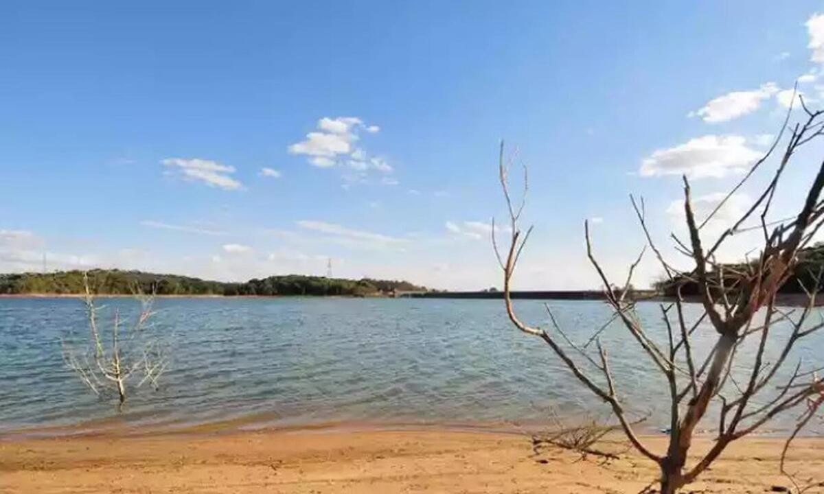 Criança de 10 anos morre em hospital após afogamento na Lagoa Várzea das Flores, em Betim - (crédito: Ramon Lisboa/EM/D.A Press)