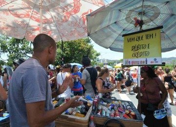 Ambulantes no carnaval de BH -  (crédito: Jair Amaral/EM/D.A Press.)