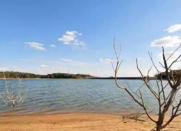 Crian&ccedil;a de 10 anos morre em hospital ap&oacute;s afogamento na Lagoa V&aacute;rzea das Flores, em Betim -  (crédito: Ramon Lisboa/EM/D.A Press)