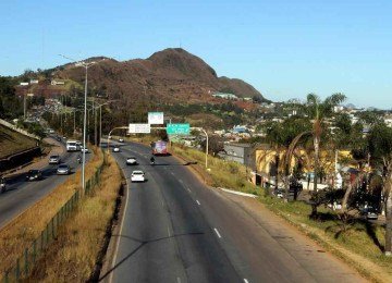 Rodoanel terá uma alça no trevo das rodovias BR-356 e 040, na região do Bairro Olhos d'Agua, em Belo Horizonte, com trajeto por trás da Serra do Rola-Moça -  (crédito: Jair Amaral/EM/DA Press)