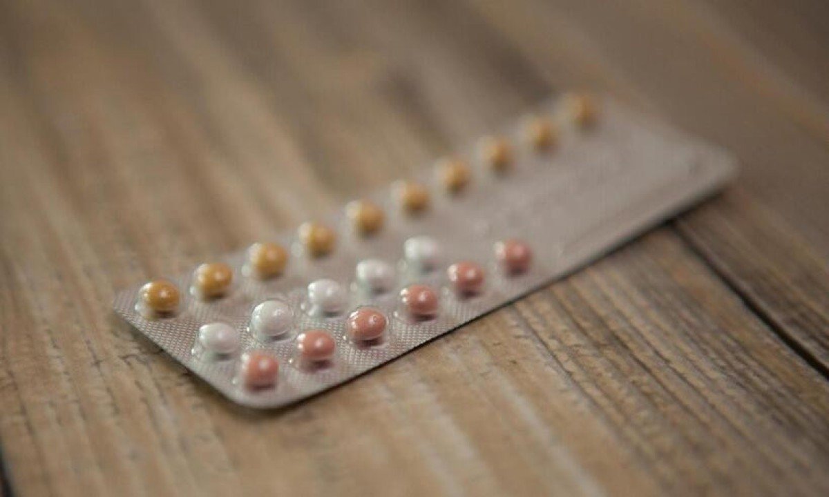 A foto mostra uma cartela de comprimidos. São comprimidos anticoncepcionais comumente usados pelas mulheres -  (crédito: GabiSAnda - Pixabay)