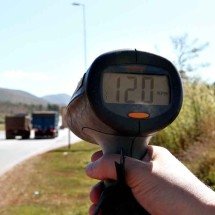 Veículo é flagrado a 217 km/h pela PRF na Região Metropolitana de BH  - Fotos: Edésio Ferreira/EM/D.A Press