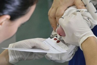 O poder de algumas gotas: teste do pezinho pode mudar o destino de um bebê