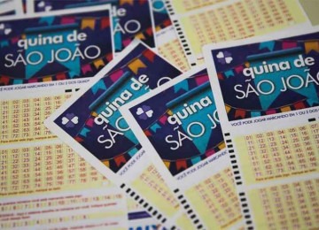 Bilhete da Quina de São João -  (crédito: Marcello Casal Jr/Agência Brasil)
